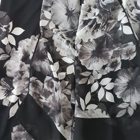 LAURA Blouse Tunic Tank Tee Shirt Medium US M Sleeveless V-Neck Floral Black - Picture 6 of 10